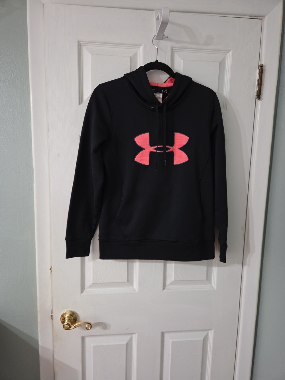 Under Armour Women's  Cold Gear  Black Hoodie with Neon Pink Logo .  SMP